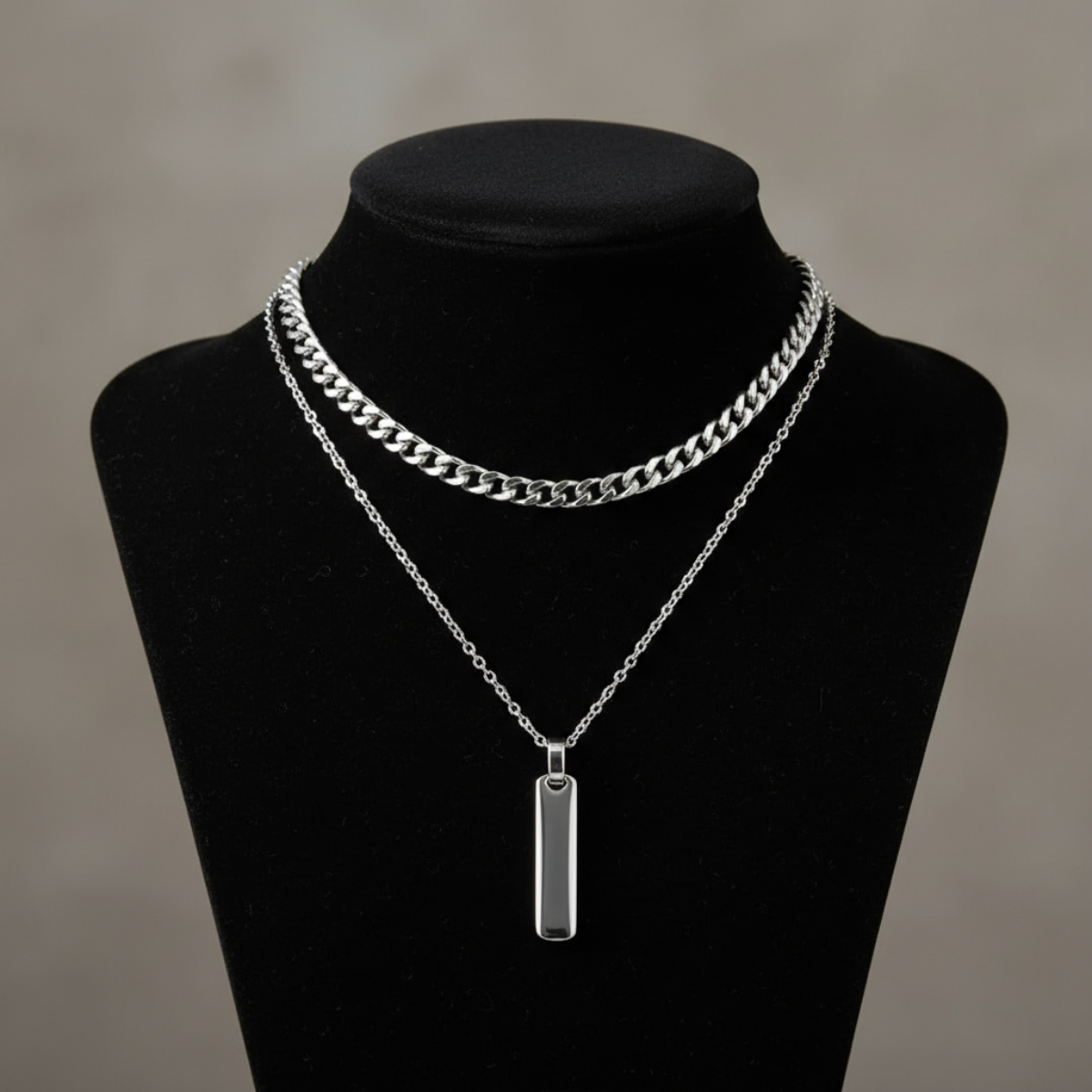 VELTOR BAR PENDANT NECKLACE